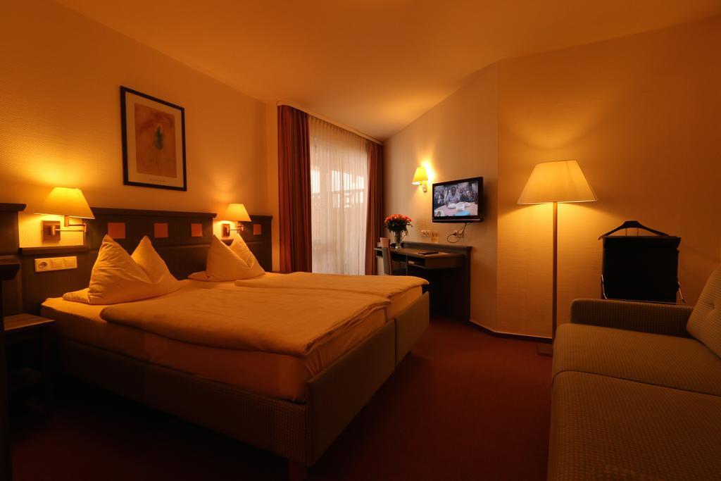Hotel Zum Loewen Mörfelden-Walldorf Exterior foto